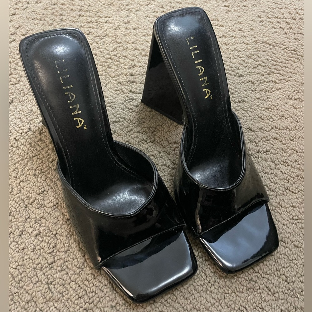 Liliana Glossy Black Heels